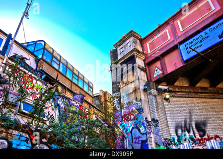 Leake Street, auch bekannt als die "Banksy Tunnel" oder "Graffiti-Tunnel", ist eine Straße in Lambeth, London Stockfoto