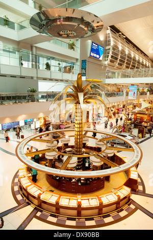 Internationaler Flughafen Dubai; Gold- und Juweliergeschäft, Inneneinrichtung des Flughafens Dubai, Dubai, VAE, Naher Osten der Vereinigten Arabischen Emirate Stockfoto