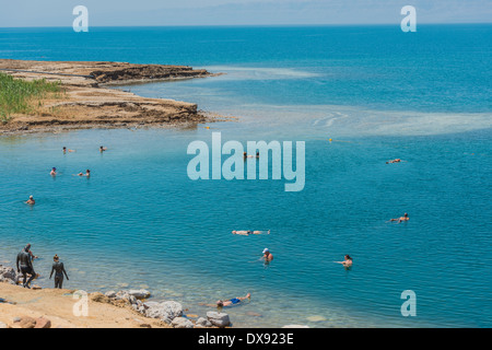 Totes Meer, Jordanien - Menschen 6. Mai 2013 Baden Baden im Toten Meer-Jordanien Stockfoto