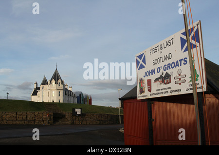 Erste und letzte Zeichen und Inn in John O' Groats Schottland März 2014 Stockfoto