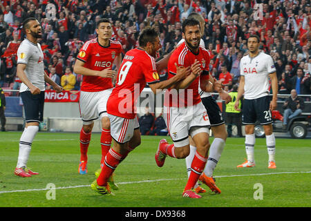 Benfica, Portfugal. 20. März 2014. Benfica argentinische Verteidiger Ezequiel Garay feiert nach Noten ein Tor in der UEFA Europa League Runde von 16 Sekunden Fußballspiel zwischen SL Benfica und Tottenham Hotspur im Luz Stadium in Lisboa Bein. Bildnachweis: Filipe Amorim/NurPhoto/ZUMAPRESS.com/Alamy Live-Nachrichten Stockfoto