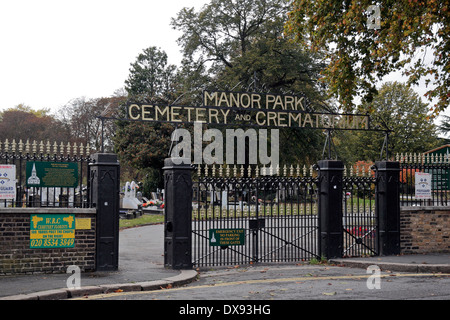 Eingang zum Manor Park Friedhof & Krematorium in East London, Beerdigung Ort von Annie Chapman, Jack the Ripper zweite Opfer. Stockfoto