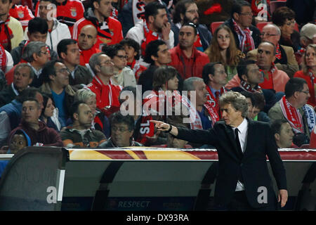 Benfica, Portfugal. 20. März 2014. Benfica die portugiesische Trainer Jorge Jesus gibt Anweisungen von der Seitenlinie in der UEFA Europa League der 16 Sekunden Runde Bein Fußballspiel zwischen SL Benfica und Tottenham Hotspur im Luz Stadium in Lisboa. Bildnachweis: Filipe Amorim/NurPhoto/ZUMAPRESS.com/Alamy Live-Nachrichten Stockfoto