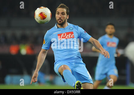 Neapel, Italien. 20. März 2014. Gonzalo Higuain in der UEFA Europa League Runde der 16 Rückspiel-match zwischen SSC Napoli und FC Porto Fußball im Stadio San Paolo auf 8. Februar 2014 in Neapel, Italien. Bildnachweis: Franco Romano/NurPhoto/ZUMAPRESS.com/Alamy Live-Nachrichten Stockfoto