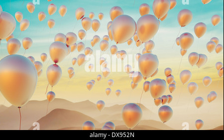 Goldene Ballons mit den Hellium gefüllt Stockfoto