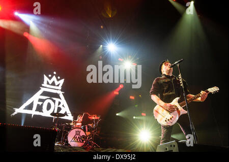 London, UK. 20. März 2014. Fall Out Boy spielt in der Wembley Arena, London Wembley Arena auf 20.03.2014. Personen im Bild: Patrick Stump, Pete Wentz, Joe Trohman. Bildnachweis: Julie Edwards/Alamy Live-Nachrichten Stockfoto