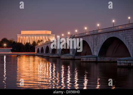 Arlington Memorial Bridge und Lincoln Memorial bei Sonnenuntergang, Washington DC Stockfoto