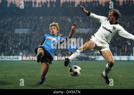 Fußball, Bundesliga, 1979/1980, Ruhrstadion, VfL Bochum gegen Eintracht Frankfurt 1:0, Szene des Spiels, Josef Kaczor (VfL) links und Willi Neuberger (Eintracht) Stockfoto