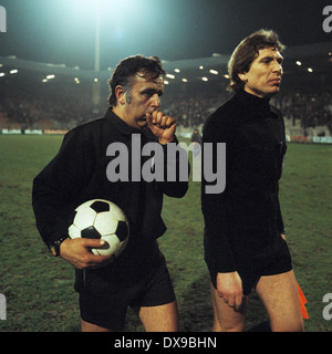 Fußball, Bundesliga, 1979/1980, Ruhrstadion, VfL Bochum vs. Fortuna Düsseldorf 0:0, Ende des Spiels verlassen, Schiedsrichter Dieter Dreher (links) und Assistent Stockfoto