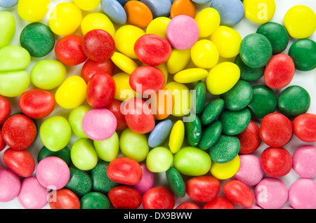 Ein Haufen von Multi farbige Konfektion Stockfoto