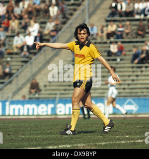 Fußball, Bundesliga, 1979/1980, Parkstadion, FC Schalke 04 gegen Borussia Dortmund 2:2, Szene des Spiels, Wolfgang Frank (BVB) Stockfoto