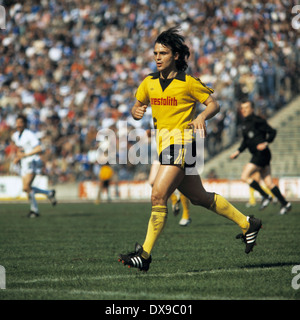 Fußball, Bundesliga, 1979/1980, Parkstadion, FC Schalke 04 gegen Borussia Dortmund 2:2, Szene des Spiels, Wolfgang Frank (BVB) Stockfoto