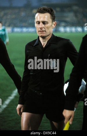 Fußball, Bundesliga, 1979/1980, Wedau Stadion, MSV Duisburg vs. SV Werder Bremen 4:1, Schiedsrichter Guenter Linn Stockfoto