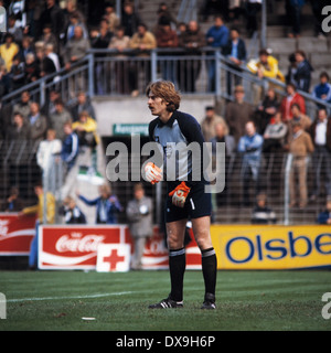 Fußball, Bundesliga, 1980/1981, Stadion bin Boekelberg, Borussia Moenchengladbach gegen Hamburger SV 2:2, Szene des Spiels, Keeper Ulrich Stein (HSV) Stockfoto