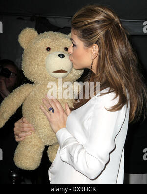 Maria Menounos 3. jährlichen Vielfalt macht des Comedy Awards im Avalon Hollywood - Ankünfte Los Angeles, Kalifornien - 17.11.12 Feat Stockfoto
