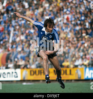 Fußball, Bundesliga, 1980/1981, Stadion bin Boekelberg, Borussia Moenchengladbach gegen Hamburger SV 2:2, Szene des Spiels, Jürgen Groh (HSV) auf das Tor schießen Stockfoto