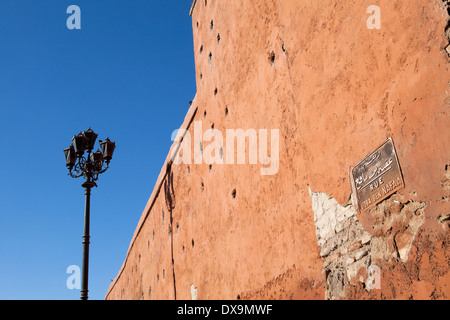 Afrika, Marokko, Marrakesch, die Mauer der Eingangstür Bab Agnaou, eines der 19 Tore von Marrakesch Stockfoto