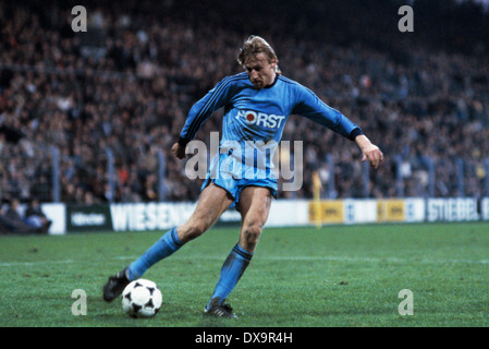 Fußball, Bundesliga, 1980/1981, Ruhrstadion, VfL Bochum vs. Borussia Dortmund 0:2, Szene des Spiels, Kurt Pinkall (VfL) in Ballbesitz Stockfoto