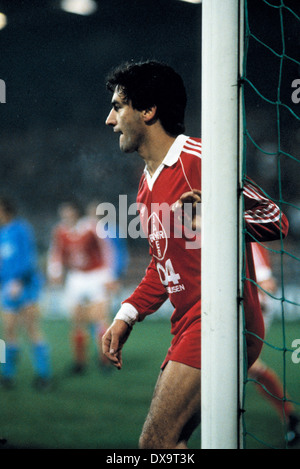 Fußball, Bundesliga, 1980/1981, Ruhrstadion, VfL Bochum gegen Bayer 04 Leverkusen 1:1, Szene des Spiels, Markus Elmer (Bayer) Stockfoto