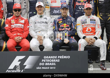 Fernando Alonso, Michael Schumacher, Sebastian Vettel und Lewis Hamilton in der brasilianischen Formel 1 Grand Prix auf der Rennstrecke von Interlagos. Sao Paulo, Brasilien - 25.11.12 Featuring: Fernando Alonso, Michael Schumacher, Sebastian Vettel und Lewis Hamilton in der brasilianischen Formel 1 Grand Prix auf der Rennstrecke von Interlagos. Ort: SAO PAULO bei: 25. November 2012 ** oder Veröffentlichung in Deutschland ** Stockfoto