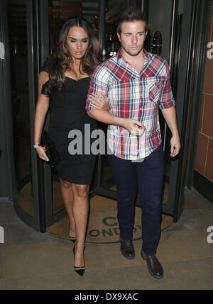 Tamara Ecclestone verlassen C London Restaurant mit einem männlichen Begleiter. London, England - 27.11.12 Featuring: Tamara Ecclestone le Stockfoto