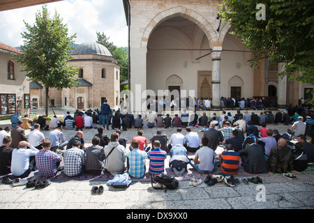 Gebet, Gazi Husrevbey Moschee, Bascarsija, Sarajevo, Bosnien und Herzegowina, Europa Stockfoto