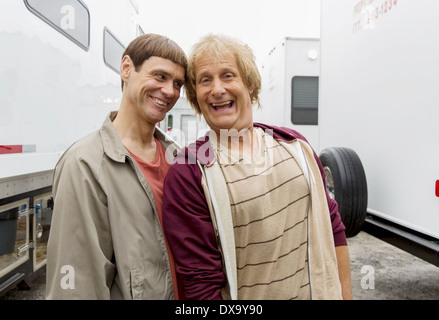 STUMM und DÜMMER bis 2014 Universal Pictures Film mit Jim Carrey auf der linken Seite als Lloyd Christmas und Jeff Daniels als Harry Dunne Stockfoto