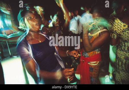 Disco, tanzen, Yopougon Township, gegenüber von Abidjan, Elfenbeinküste, Afrika Stockfoto