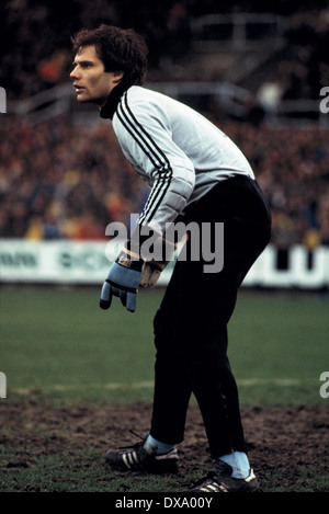 Fußball, Bundesliga, 1980/1981 in der Grotenburg Stadion, FC Bayer 05 Uerdingen vs. Hamburger SV 0:3, Szene des Spiels, Keeper Heinz-Josef Koitka (HSV) Stockfoto