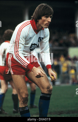 Fußball, Bundesliga, 1980/1981 in der Grotenburg Stadion, FC Bayer 05 Uerdingen vs. Hamburger SV 0:3, Szene des Spiels, Manfred Kaltz (HSV) Stockfoto