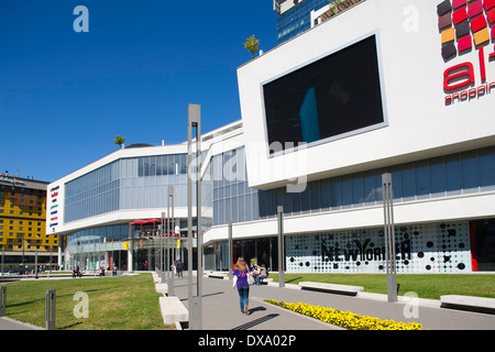 Einkaufszentrum, Zmaja Od Bosne Street, Sarajewo, Bosnien und Herzegowina, Europa Stockfoto