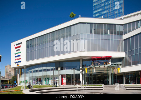 Einkaufszentrum, Zmaja Od Bosne Street, Sarajewo, Bosnien und Herzegowina, Europa Stockfoto