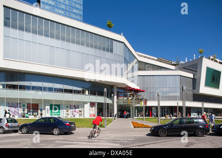 Einkaufszentrum, Zmaja Od Bosne Street, Sarajewo, Bosnien und Herzegowina, Europa Stockfoto