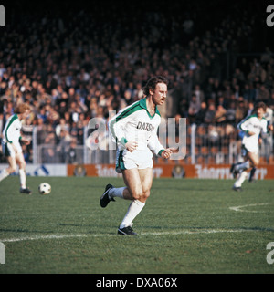 Fußball, Bundesliga, 1980/1981, Ruhrstadion, VfL Bochum gegen Borussia Mönchengladbach 1:1, Szene des Spiels, Bernd Schmider (MG) Stockfoto