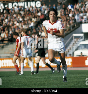 Fußball, Bundesliga, 1980/1981, Rheinstadion, Fortuna Düsseldorf gegen VfB Stuttgart 3:1, Szene des Spiels, Alexander Szatmari (Stuttgart) Stockfoto