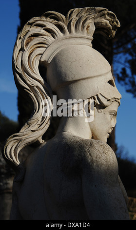 Italien. Hadrians Villa. Kaiserliche Villa, erbaut von Kaiser Hadrian (76-138). 2. Jahrhundert. Statue in der Canopus. Gott Mars. Tivoli. Stockfoto