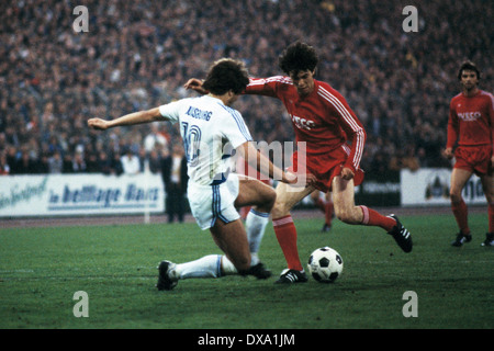 Fußball, Bundesliga, 1981/1982, Wedau Stadion, MSV Duisburg gegen FC Bayern München 2:3, Szene des Spiels, Reinhold Mathy (FCB) Stockfoto