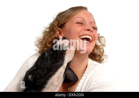 Eine sehr glückliche Frau und ihren süßen Hund Stockfoto