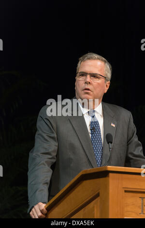 Winter Park, Florida, USA. 20. Mrz, ebens für USA Präsidentschaftswahl 2016 laufen. Bruder von George W. & Sohn von George H.W. Bush (US Presidents) Jeb Bush ist politische blaues Blut. Er ist Mitautor Buch über Einwanderung, seine Frau ist mexikanisch stammende Einwanderer. Zuwanderungsgesetz ist Hot Button Problem für 2016 Wahlen. Mr. Bush eignet sich wahrscheinlich für die Republikaner im Hinblick auf New-Jersey Regler Bild von Brücke-Skandal überschattet. Bildnachweis: Mary Kent/Alamy Live-Nachrichten Stockfoto