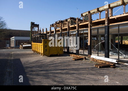 Büro-Abriss: Büros, die früher im Besitz der Inland Revenue werden abgerissen, in Sudbuiry, Suffolk. Stockfoto