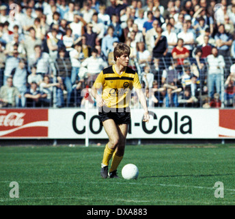 Fußball, Bundesliga, 1983/1984, Grotenburg Stadion, FC Bayer 05 Uerdingen vs. Borussia Dortmund 2:1, Szene des Spiels, Ralf Loose (BVB) in Ballbesitz Stockfoto