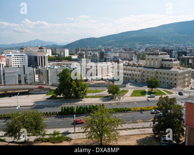 Ansicht von Skopje, die Hauptstadt von Mazedonien aus den alten Mauern der Festung Kale Stockfoto