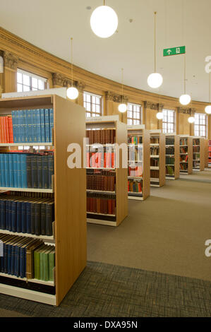 MANCHESTER, VEREINIGTES KÖNIGREICH. 21. März 2014. Manchester Central Library in St Peter es Square sind von der Stadtzentrum öffnet für die Öffentlichkeit am Samstag, 22. März 2014 nach einer £ 48 Millionen Renovierung im Inneren. Der Umbau dauerte vier Jahre nach der vorübergehenden Schließung im Jahr 2010, aber öffnet 80 Jahre nach der ersten Eröffnung 1934 Credit: Russell Hart/Alamy Live News Stockfoto