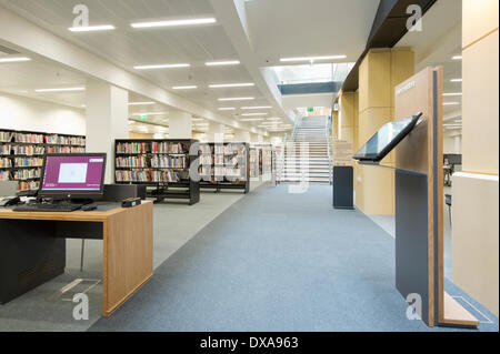 MANCHESTER, VEREINIGTES KÖNIGREICH. 21. März 2014. Manchester Central Library in St Peter es Square sind von der Stadtzentrum öffnet für die Öffentlichkeit am Samstag, 22. März 2014 nach einer £ 48 Millionen Renovierung im Inneren. Der Umbau dauerte vier Jahre nach der vorübergehenden Schließung im Jahr 2010, aber öffnet 80 Jahre nach der ersten Eröffnung 1934 Credit: Russell Hart/Alamy Live News Stockfoto