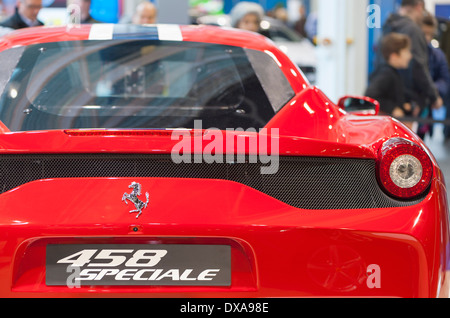 Ansicht von hinten von einem Ferrari F458 Speciale Modellmixes ausgestellt auf der Motor Show Zürich Stockfoto