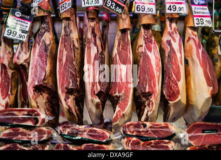 Metzger-Stand auf dem La Boqueria-Markt befindet sich von der La Rambla, Barcelona, Spanien Stockfoto