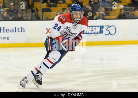 Boston, Massachusetts, USA. 21. März 2014. 21. März 2014 - Boston, Massachusetts, USA - statt UMass Lowells Michael Colantone (24) im Spiel Actioin während der NCAA Hockey East-Turnier-Spiel zwischen UMass und Notre Dame im TD Garden in Boston, Massachusetts. UMass besiegte Notre Dame 4-0. Eric Canha/CSM/Alamy Live-Nachrichten Stockfoto