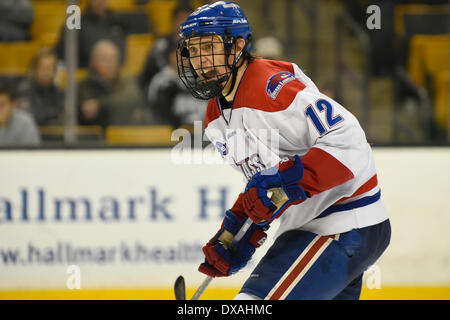 Boston, Massachusetts, USA. 21. März 2014. 21. März 2014 - Boston, Massachusetts, USA - UMass Lowell Josh Holmstrom (12) im Spiel Action während der NCAA Hockey East-Turnier-Spiel zwischen UMass und Notre Dame im TD Garden in Boston, Massachusetts statt. UMass besiegte Notre Dame 4-0. Eric Canha/CSM/Alamy Live-Nachrichten Stockfoto
