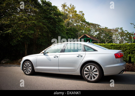 Audi A6 Hybrid 2014, hellblaue Farbe Stockfoto