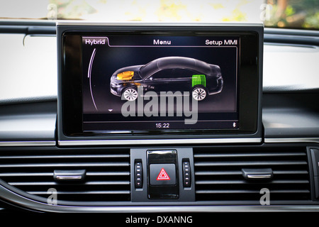 Audi A6 Hybrid 2014, hellblaue Farbe Stockfoto